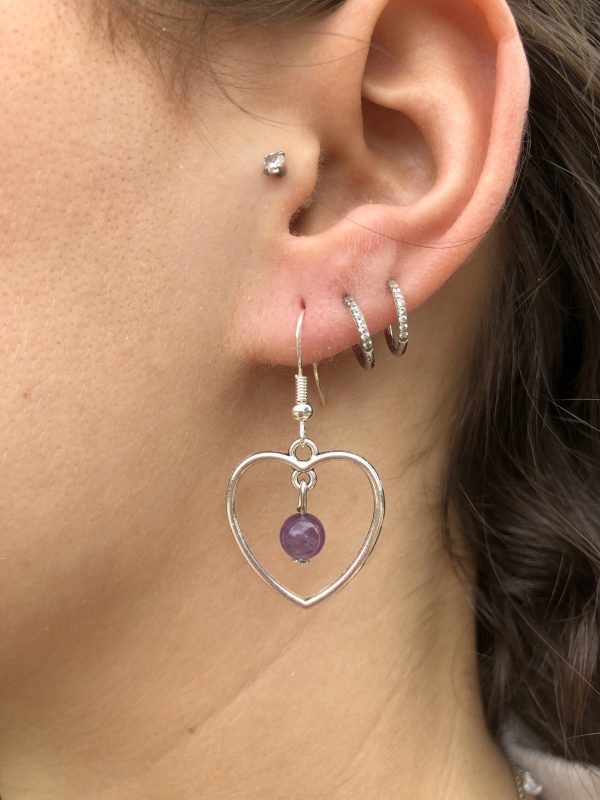 Boucles d'oreilles coeur et améthyste – Image 2