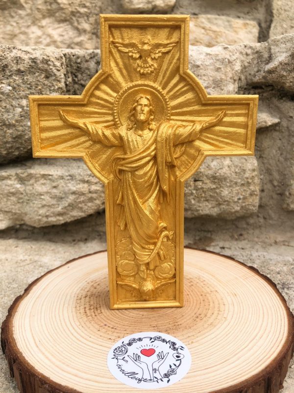 statuette jésus-christ dorée